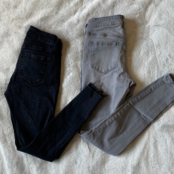 BUNDLE OF 2 PAIRS - Old Navy Rockstar Jeans - Size 0 - Picture 4 of 4